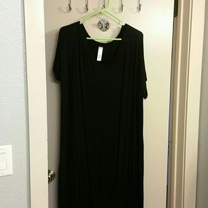 EUC maxi dress size M